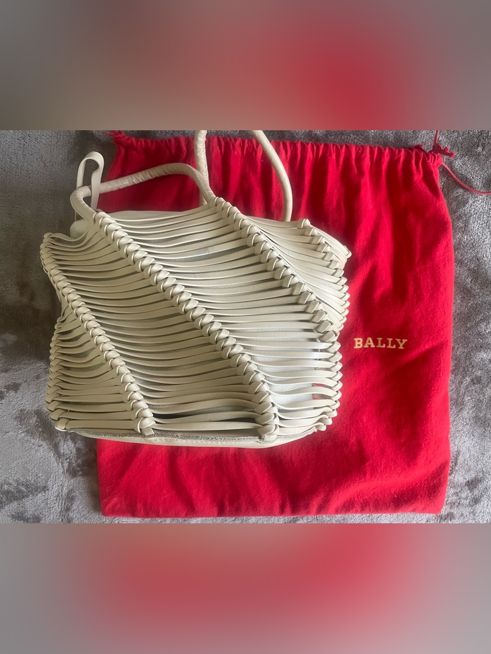 Bally – Cream Leather Cage Bucket Bag Set – Canvas Pouch & Leather Case – Medium - Picture 5 of 17